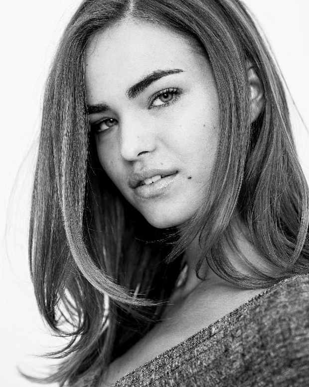 Exclusive: Robin Holzken’s rookie SI Swimsuit shoot!